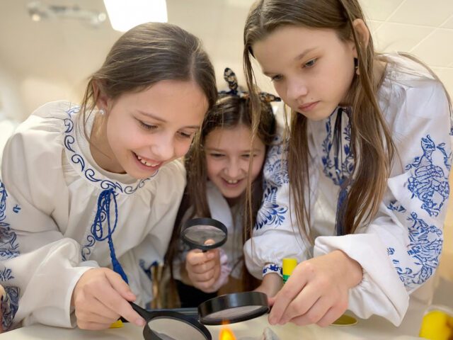 Як учні досліджували вулкани, створювали пасіки та будували Сонячну систему