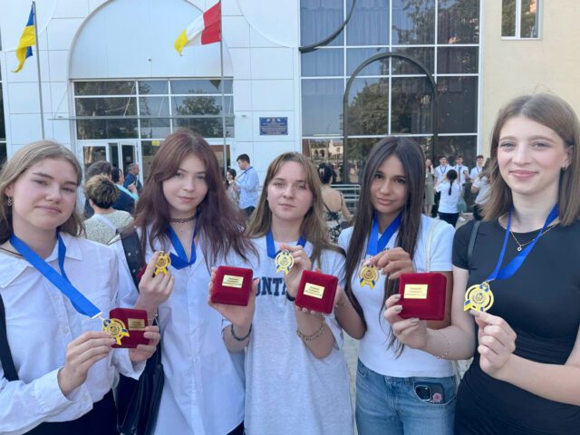 «Гордість Одеси»: наші випускники отримали міську відзнаку!