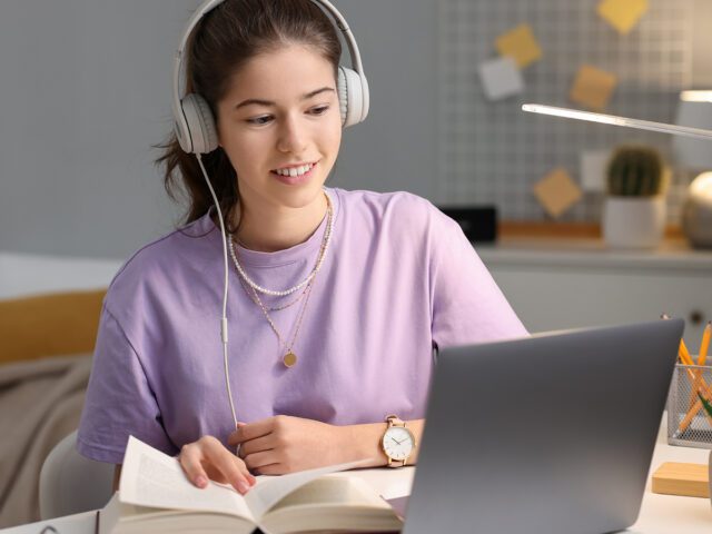 Онлайн та дистанційна форма навчання: переваги, недоліки, форми